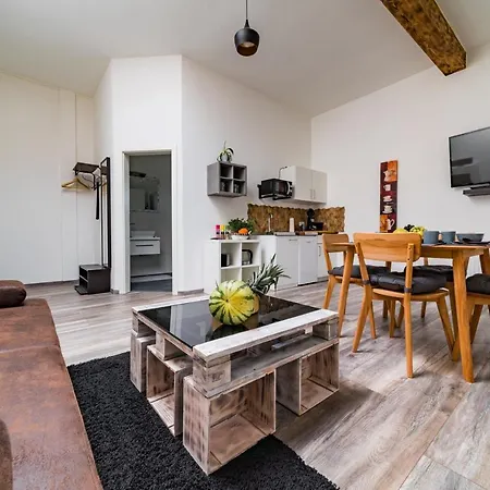 Апартаменты Messe-Appartement 3, Zu Fuss In 5 Minuten An Der Messe Friedrichshafen *